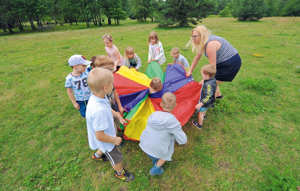 Jak wspierać dzieci podczas wyjazdów kolonijnych.