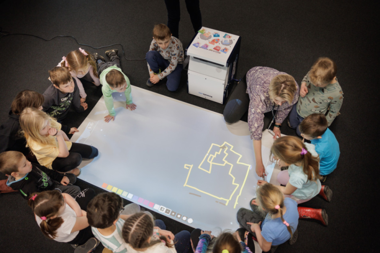 Interaktywna lekcja bez stresu: jak w 3 krokach przygotować zajęcia z multimediami?