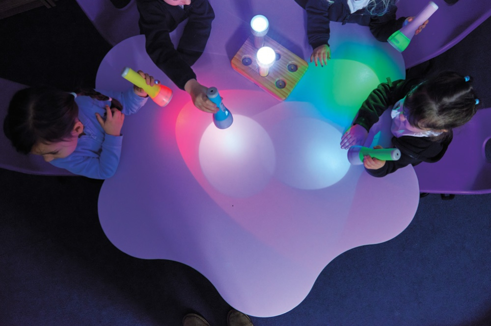 Zabawy ze światłem w przedszkolu