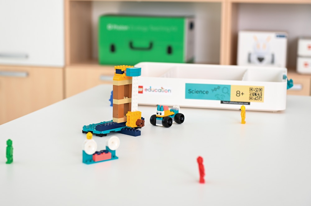 model zbudowany z klocków zestawu LEGO Education Nauki przyrodnicze i ścisłe 8+