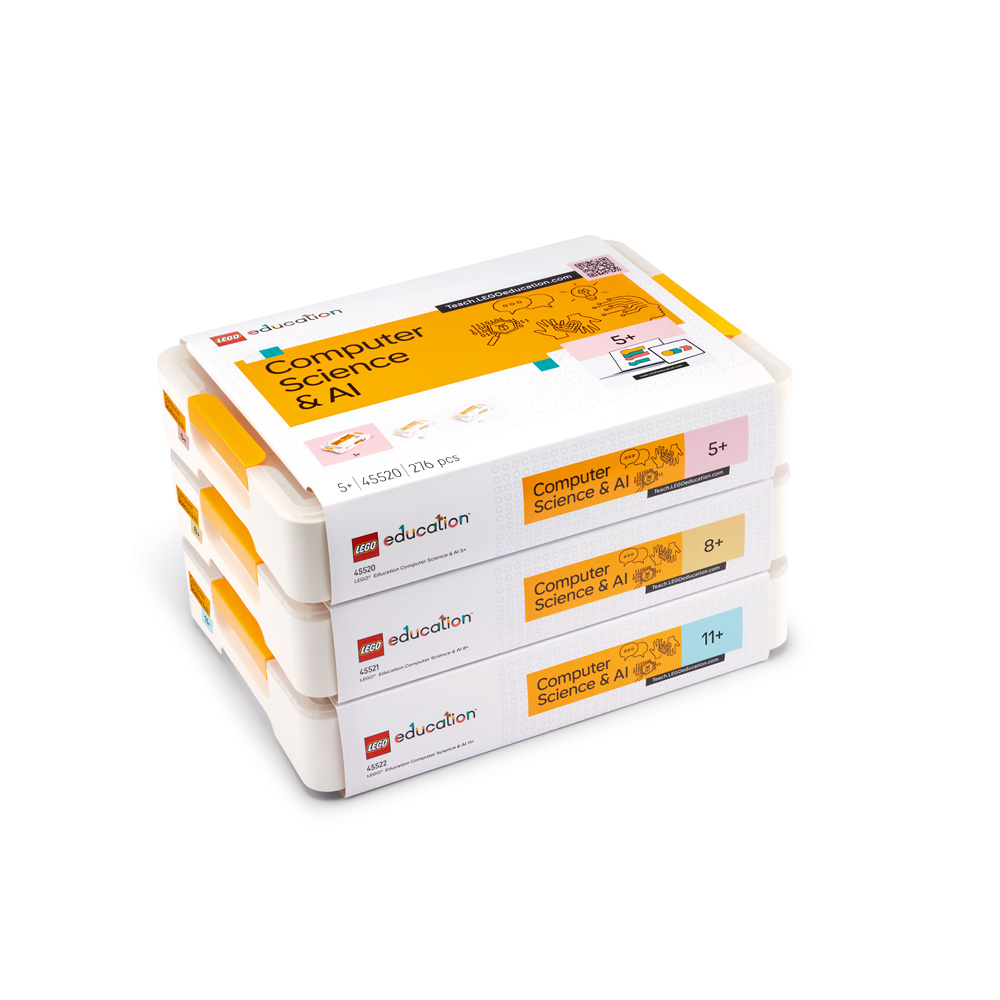 3 pudełka z zestawami Informatyka i AI LEGO Education